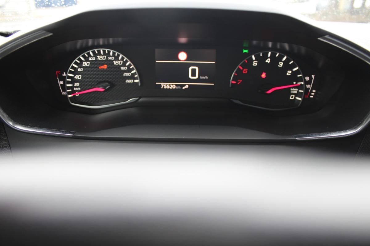 peugeot-2008-2023-gasolina-1199cc