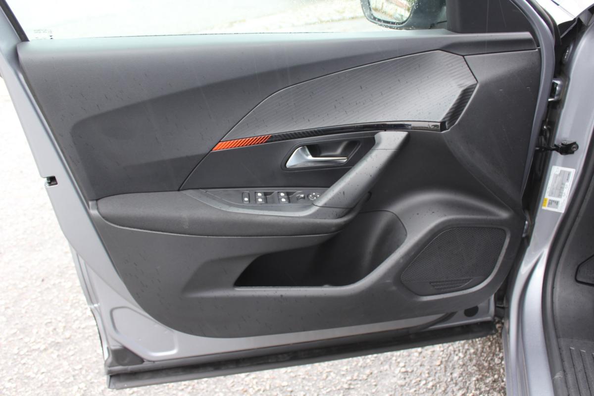 peugeot-2008-2023-gasolina-1199cc