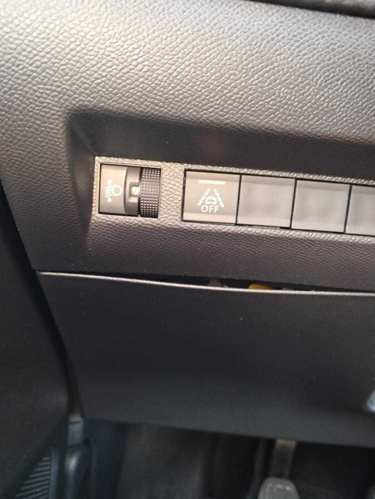 peugeot-208-2022-gasolina-1199cc
