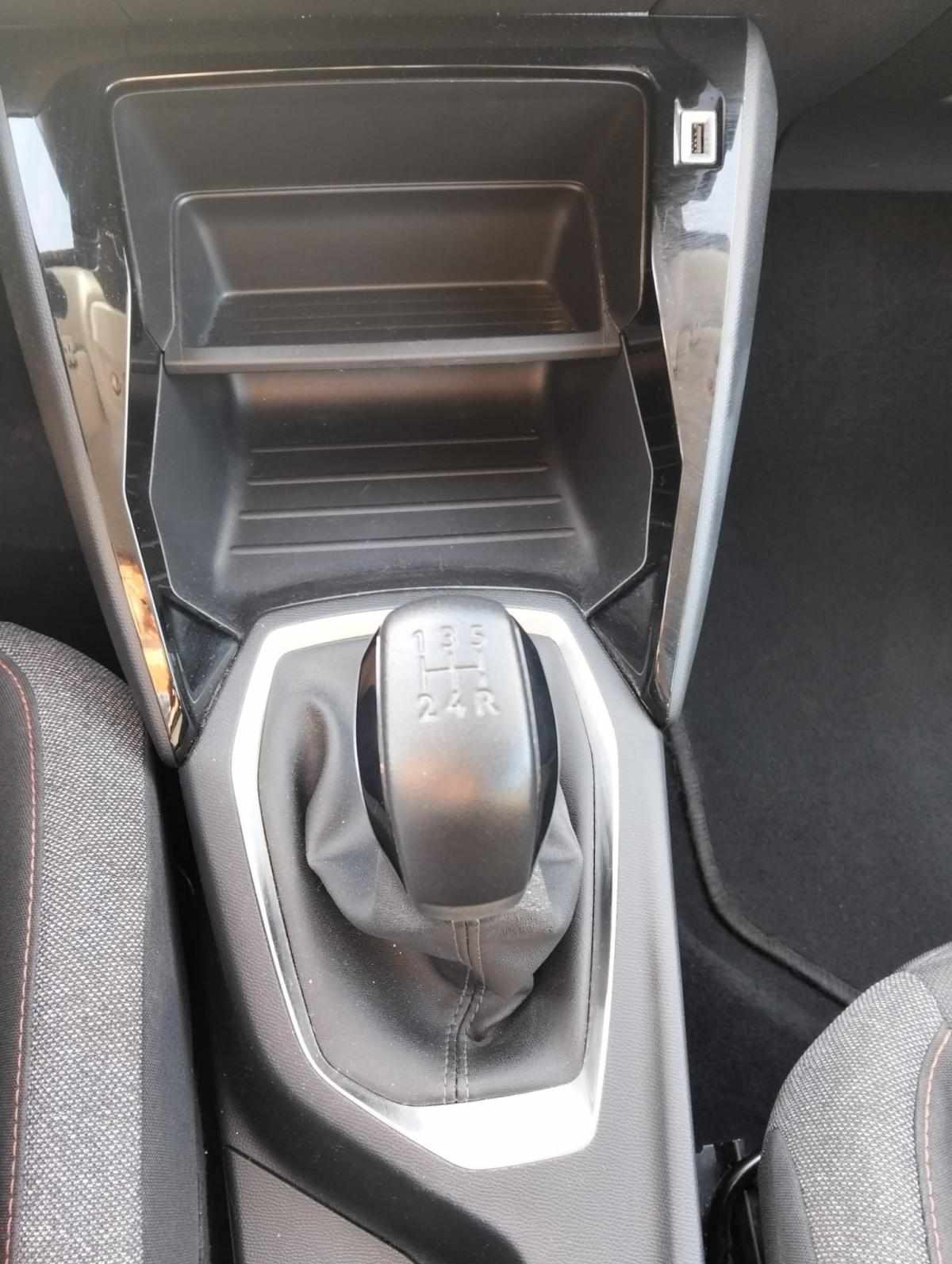 peugeot-208-2022-gasolina-1199cc