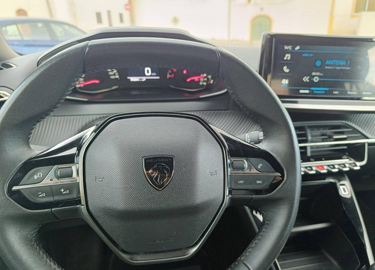 peugeot-2008-2023-gasolina-1199cc