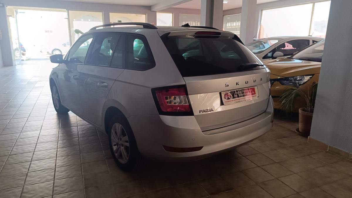 skoda-fabia-break-2022-gasolina-999cc