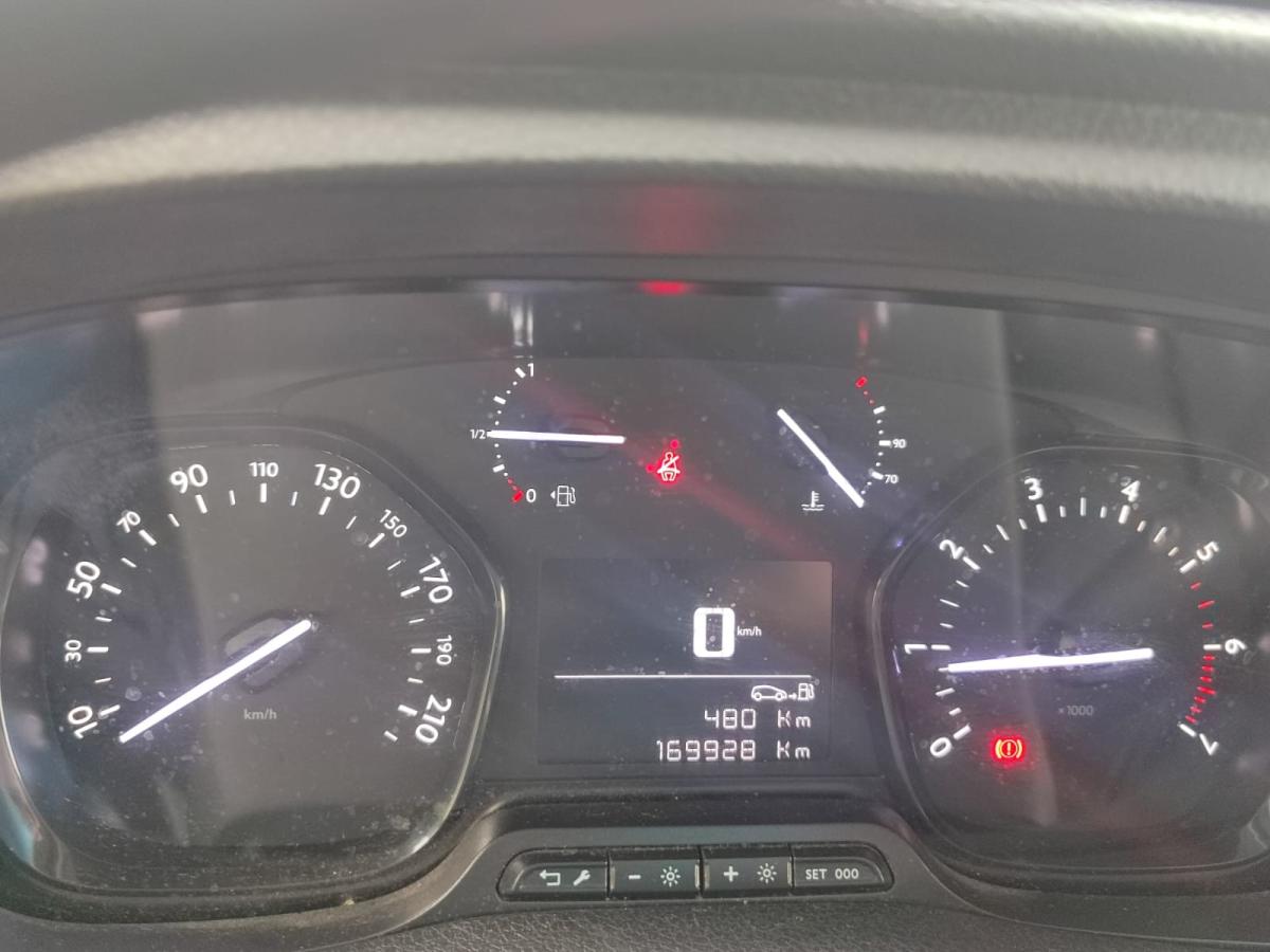 peugeot-expert-2019-diesel-1499cc