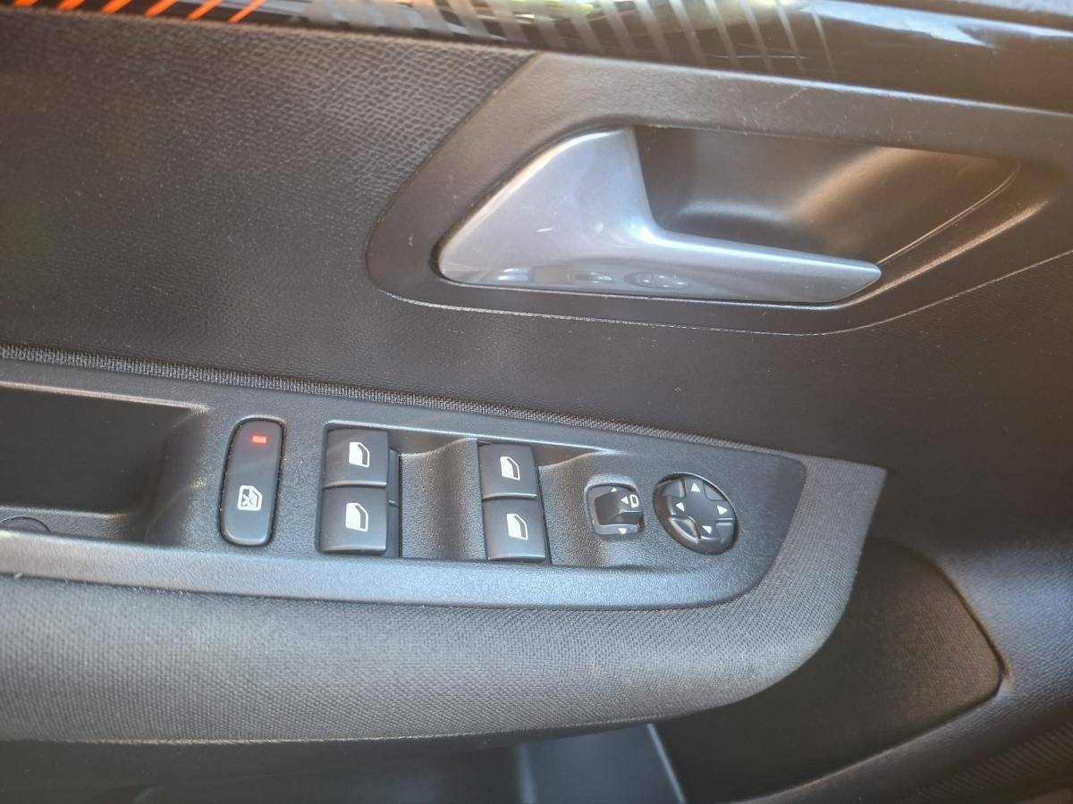 peugeot-208-2022-gasolina-1199cc