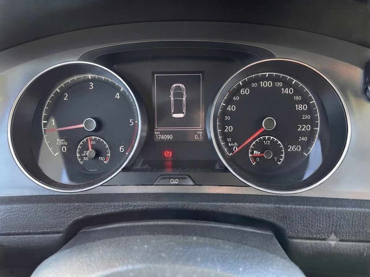 volkswagen-golf-1-6-tdi-bluemotion-2014-diesel-1598cc