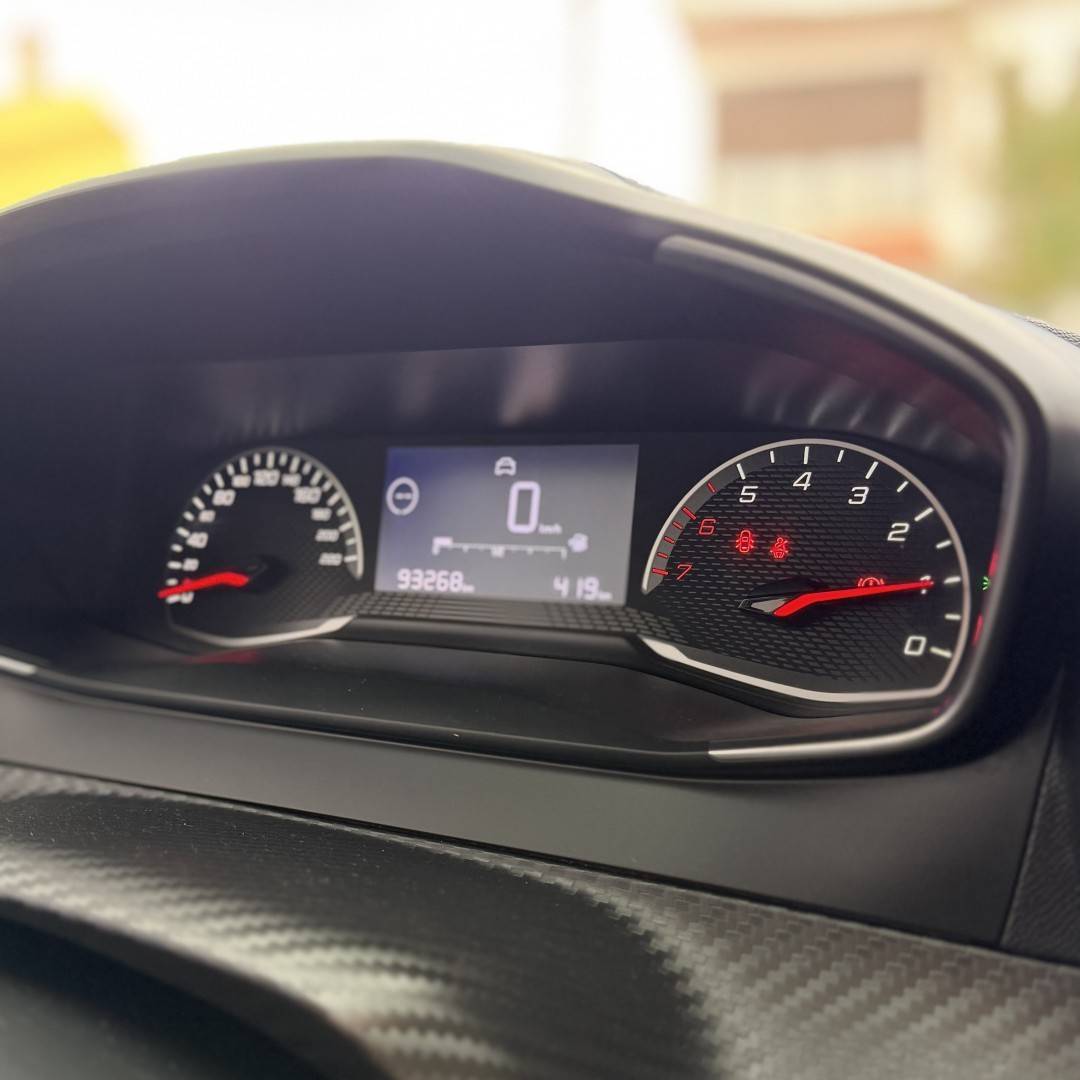 peugeot-208-2022-gasolina-1199cc