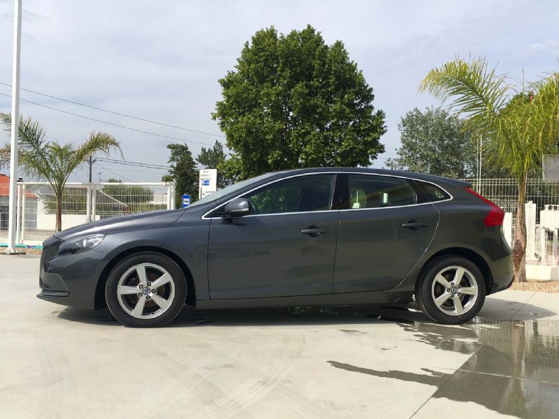 volvo-v40-2014-diesel-1560cc