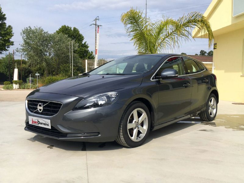 volvo-v40-2014-diesel-1560cc