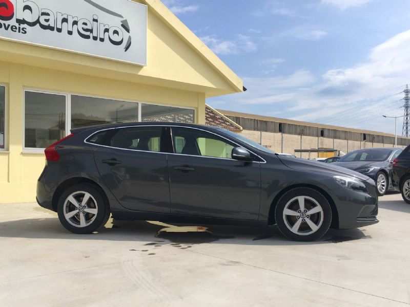 volvo-v40-2014-diesel-1560cc