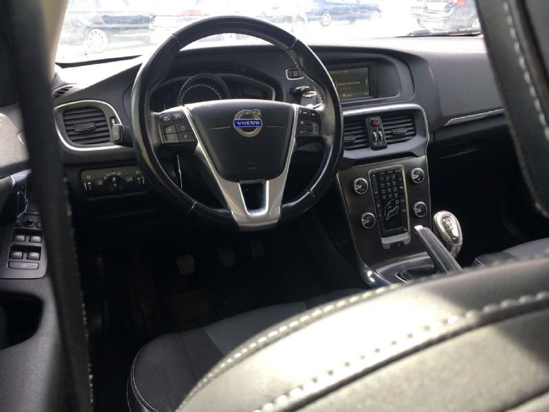 volvo-v40-2014-diesel-1560cc