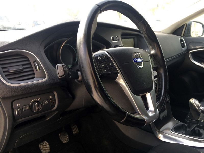 volvo-v40-2014-diesel-1560cc