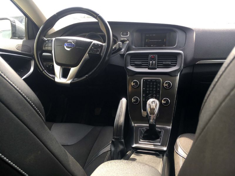 volvo-v40-2014-diesel-1560cc