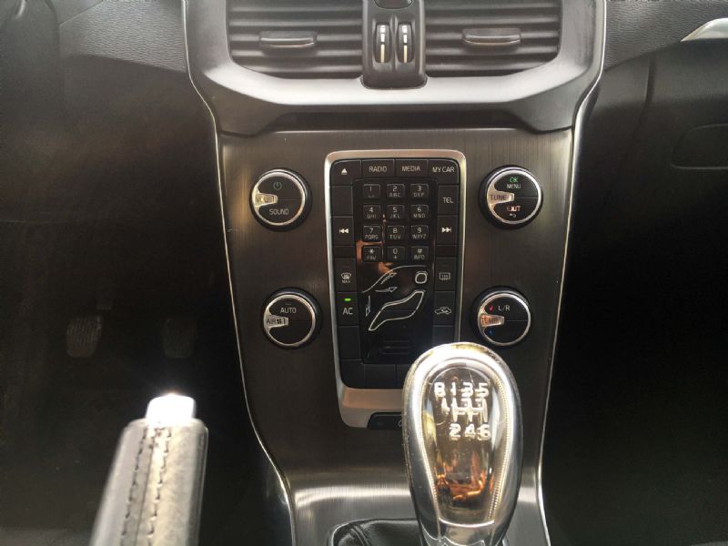 volvo-v40-2014-diesel-1560cc