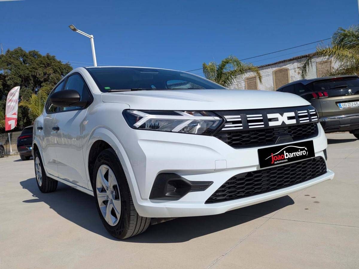 dacia-sandero-2024-hibrido-a-gasolina-999cc