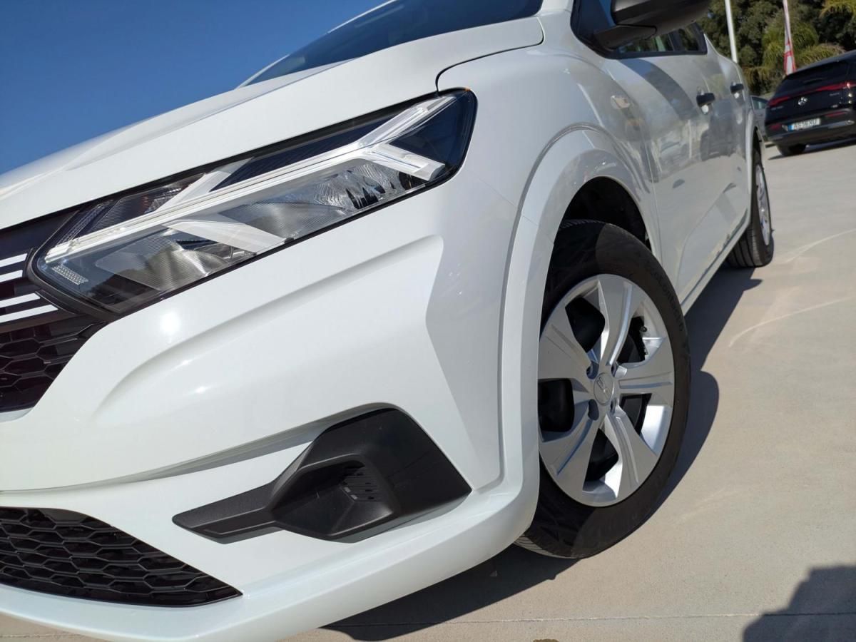 dacia-sandero-2024-hibrido-a-gasolina-999cc