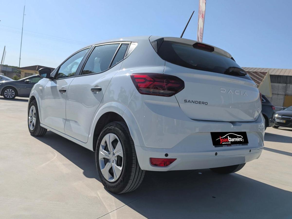 dacia-sandero-2024-hibrido-a-gasolina-999cc