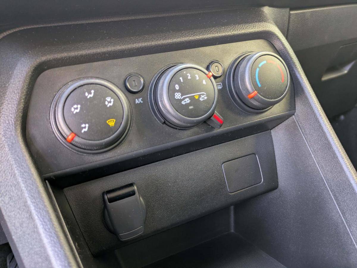 dacia-sandero-2024-hibrido-a-gasolina-999cc