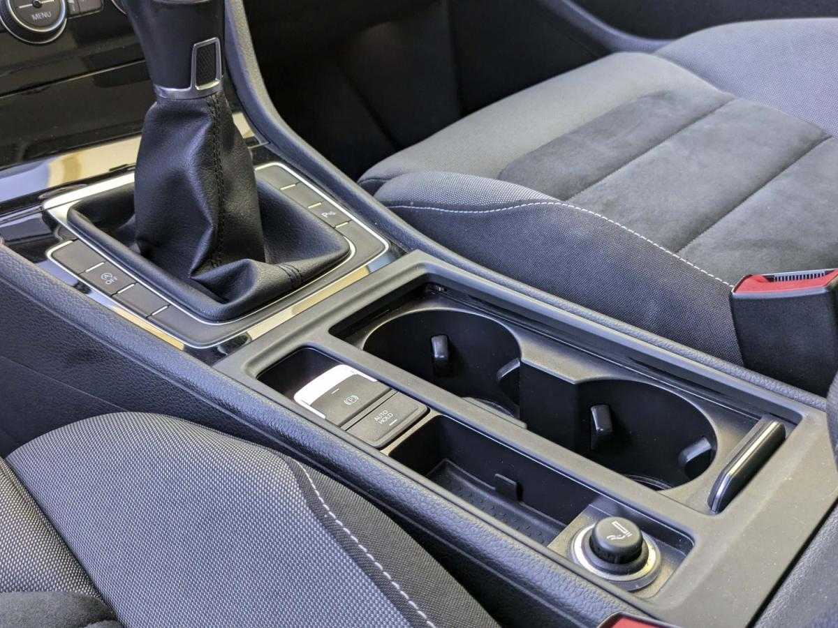 volkswagen-golf-variant-2019-diesel-1598cc