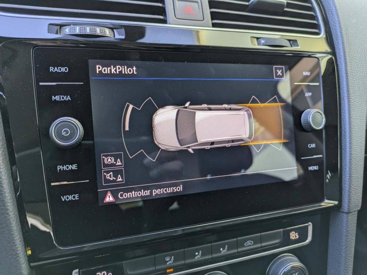 volkswagen-golf-variant-2019-diesel-1598cc