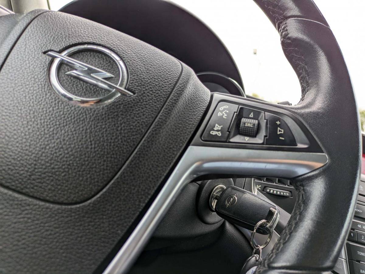 opel-astra-sport-tourer-2011-diesel-1248cc
