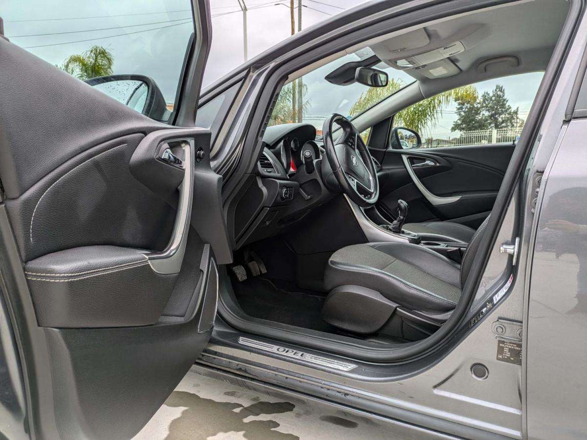 opel-astra-sport-tourer-2011-diesel-1248cc