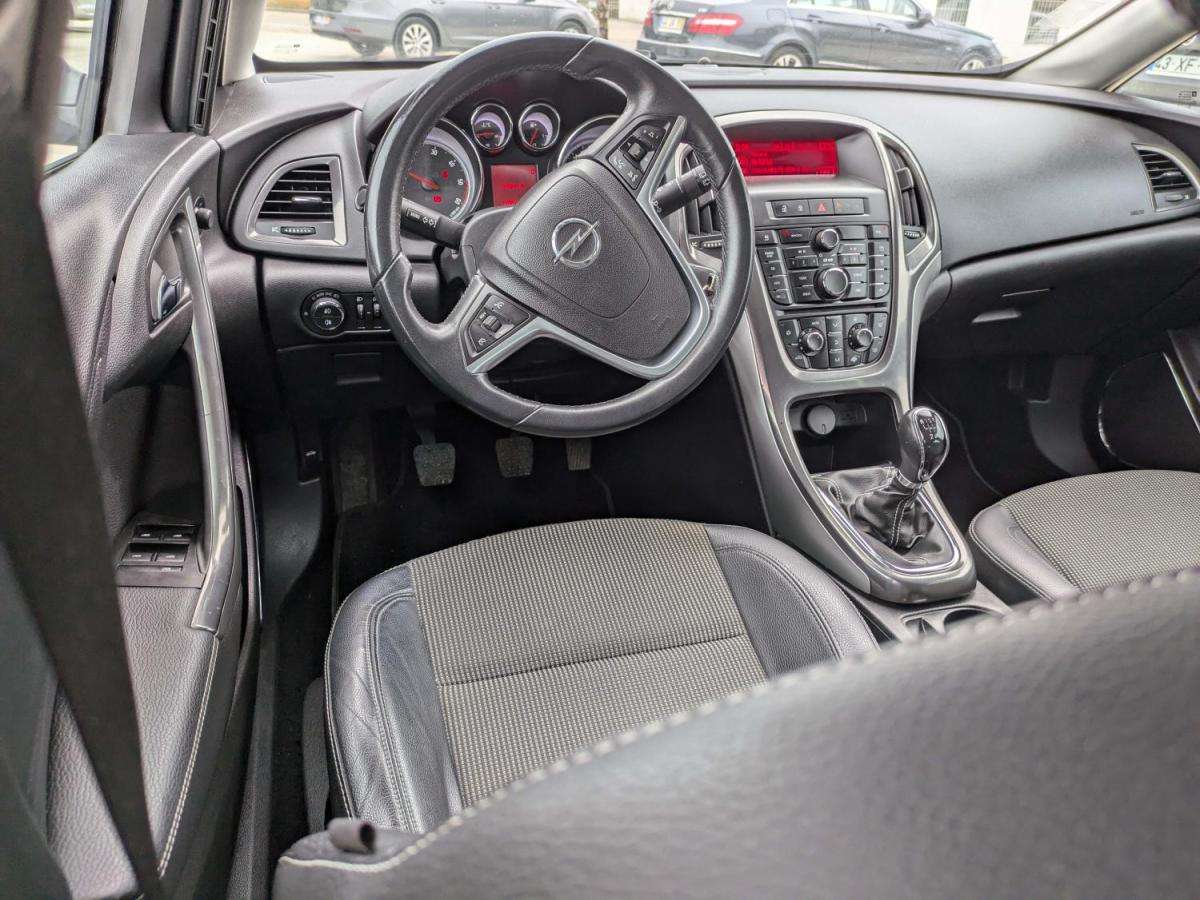 opel-astra-sport-tourer-2011-diesel-1248cc
