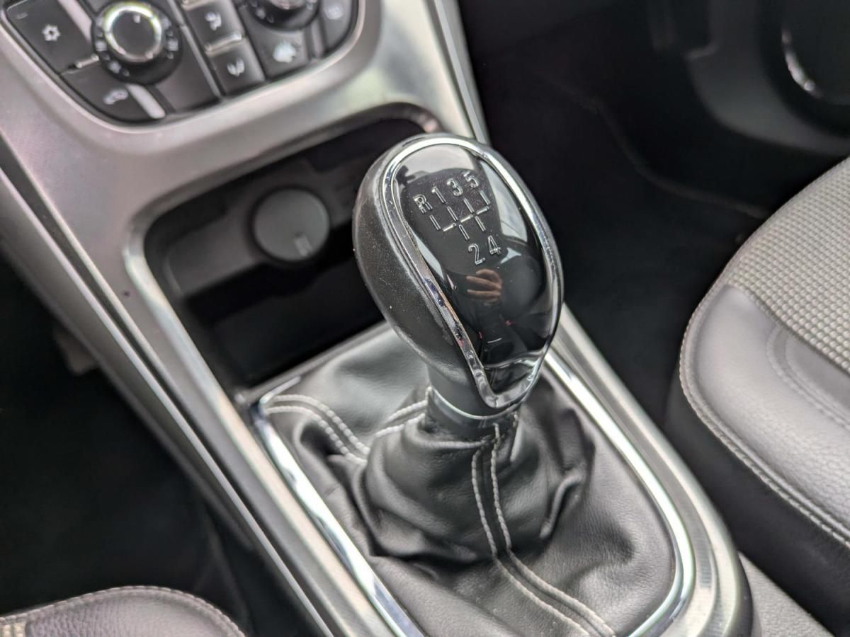 opel-astra-sport-tourer-2011-diesel-1248cc