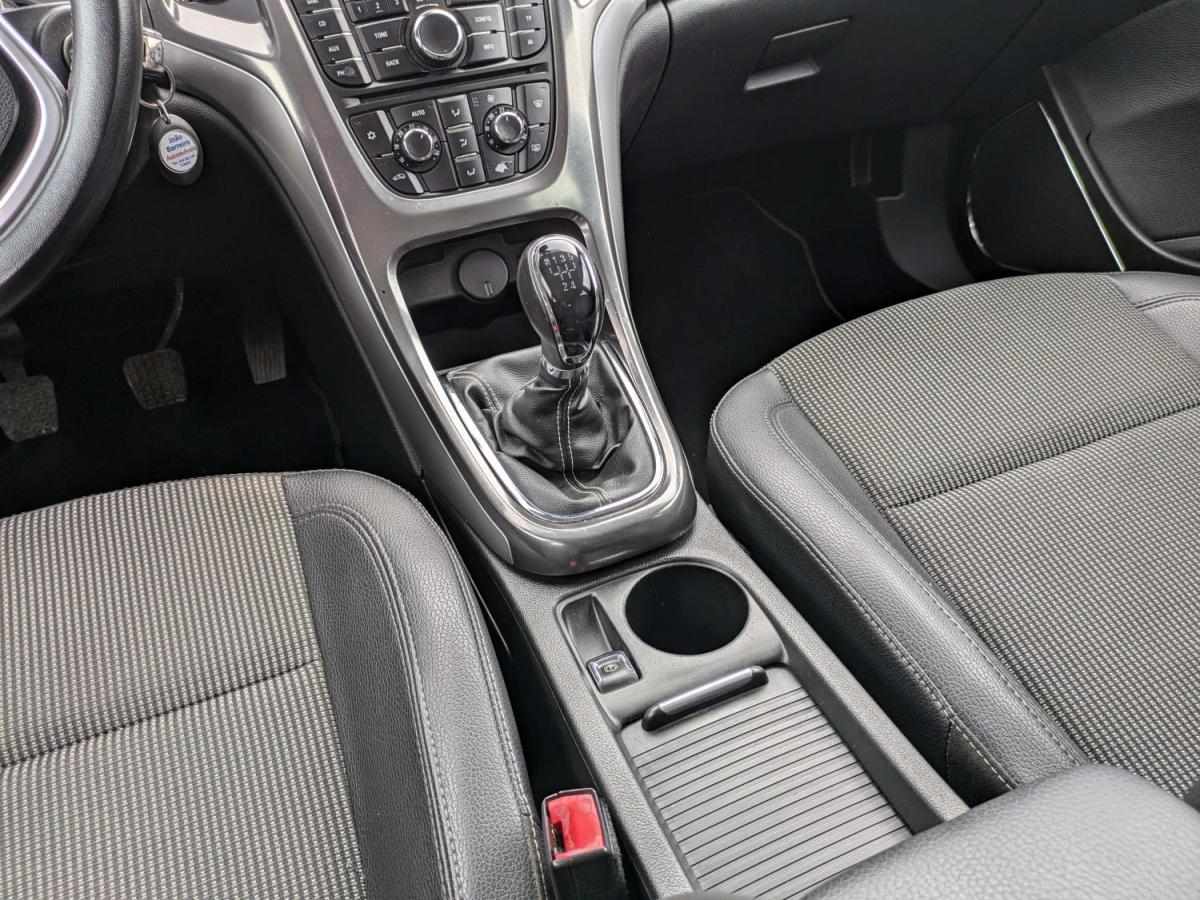 opel-astra-sport-tourer-2011-diesel-1248cc