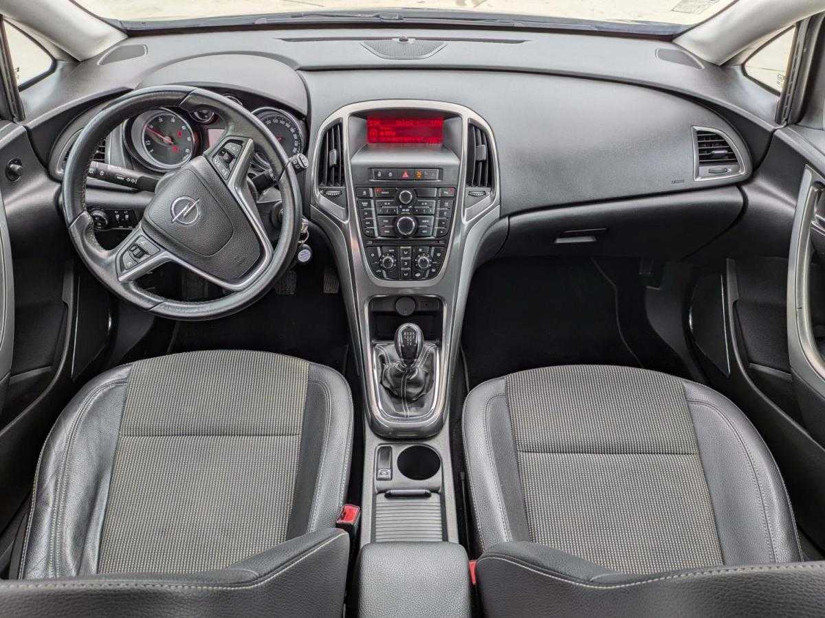 opel-astra-sport-tourer-2011-diesel-1248cc