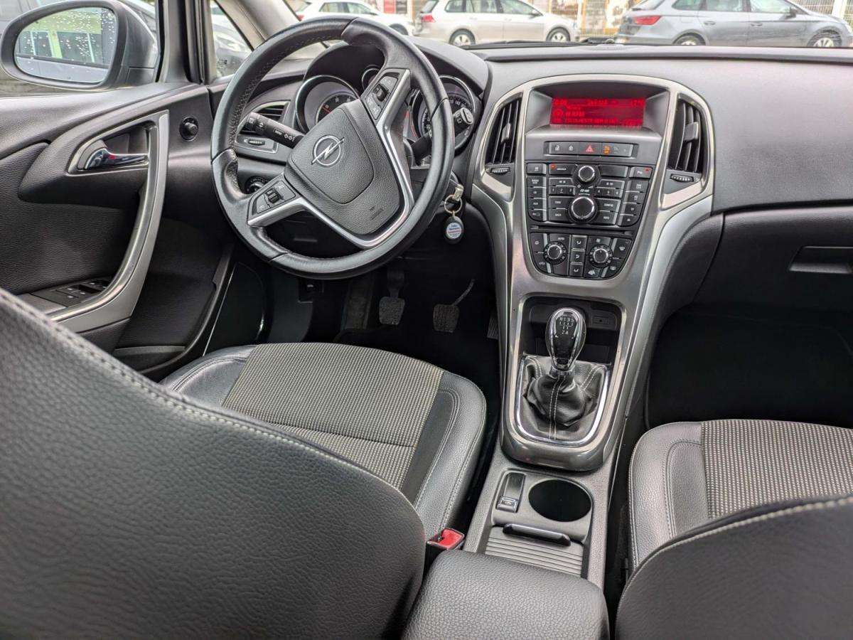 opel-astra-sport-tourer-2011-diesel-1248cc