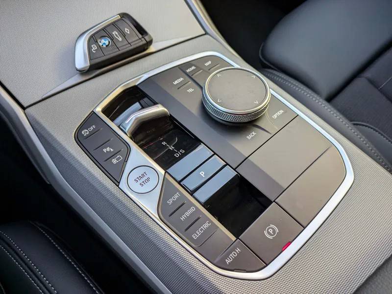 bmw-serie-3-2024-hibrido-a-gasolina-1998cc