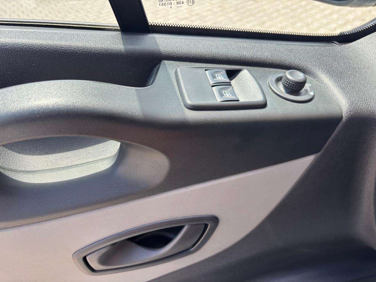 renault-trafic-2019-diesel-1598cc