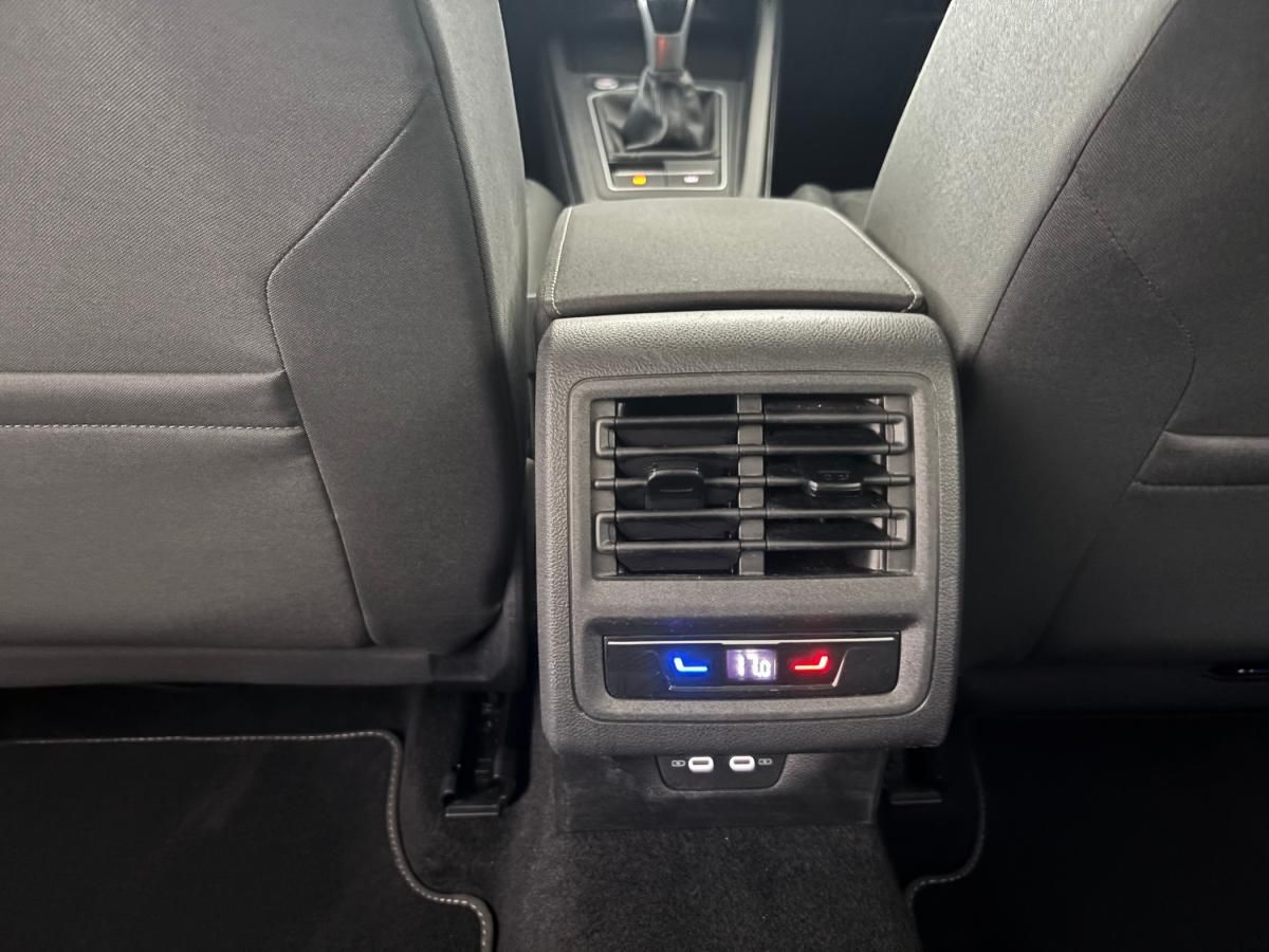 volkswagen-golf-variant-2022-diesel-1968cc