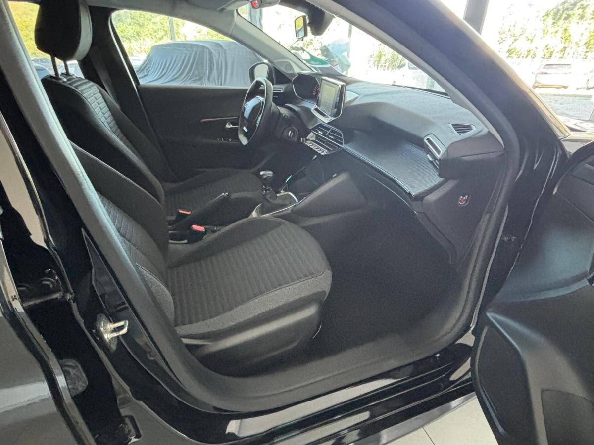 peugeot-208-2023-diesel-1499cc