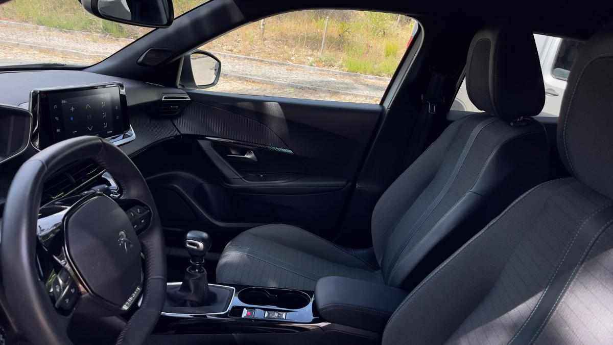 peugeot-2008-1-2-puretech-2023-gasolina-1199cc