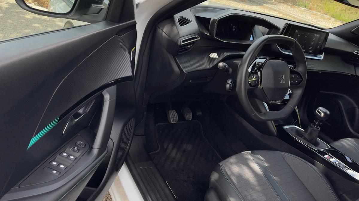 peugeot-2008-1-2-puretech-2023-gasolina-1199cc
