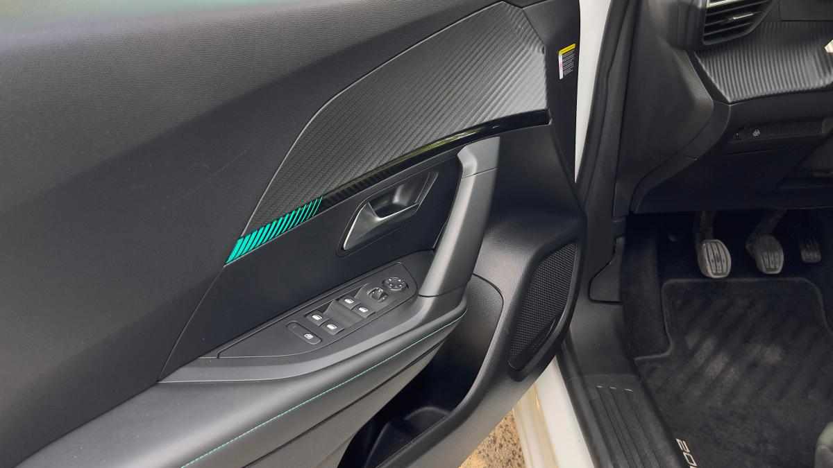 peugeot-2008-1-2-puretech-2023-gasolina-1199cc