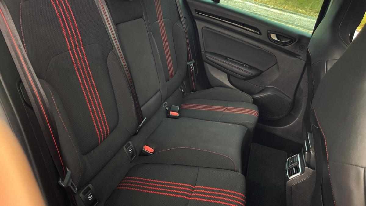 renault-megane-sport-tourer-2021-diesel-1461cc