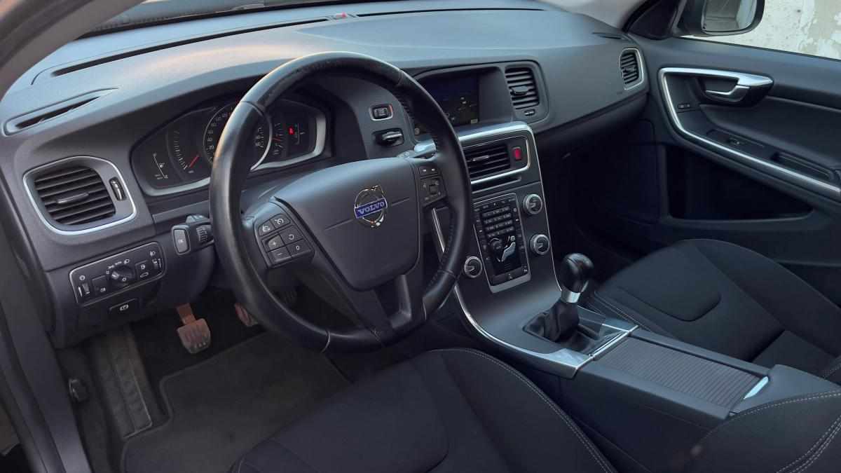 volvo-v60-d2-1-6-2015-diesel-1560cc