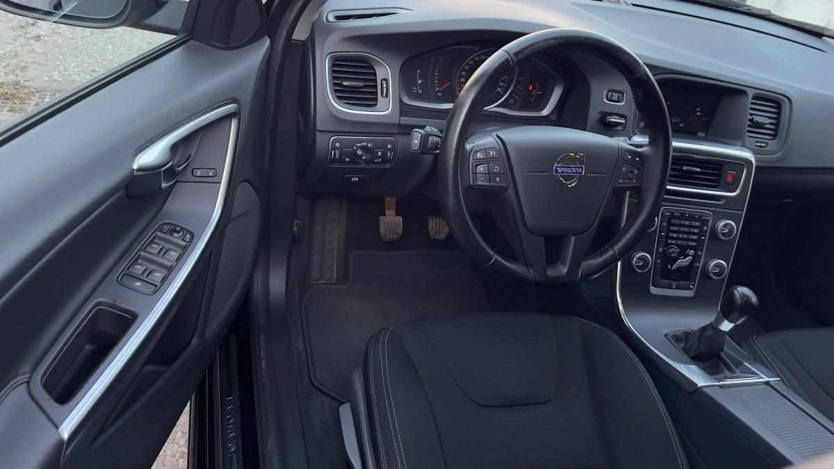 volvo-v60-d2-1-6-2015-diesel-1560cc