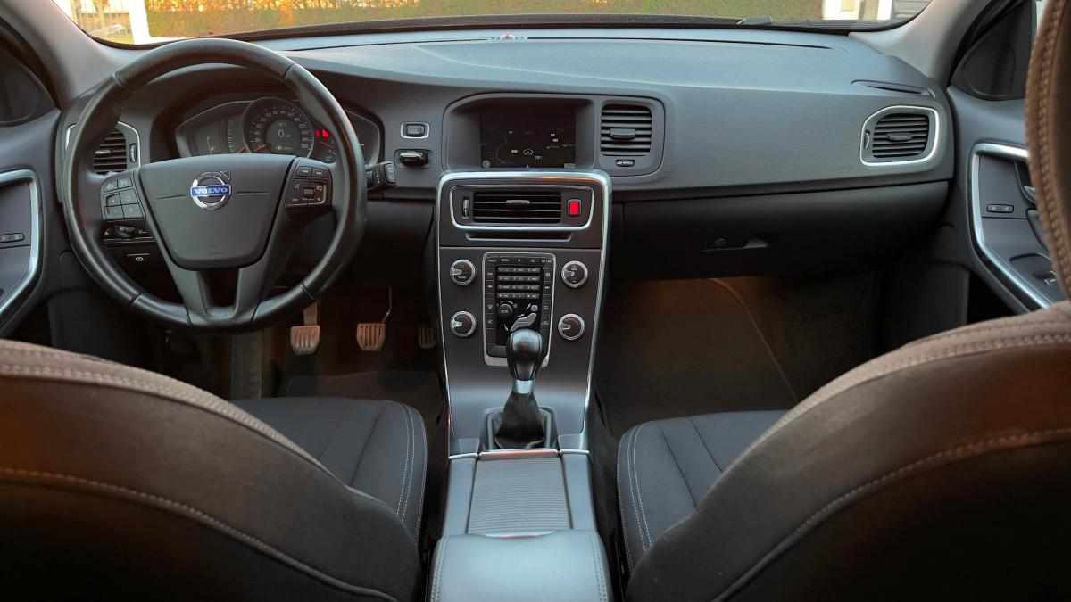 volvo-v60-d2-1-6-2015-diesel-1560cc