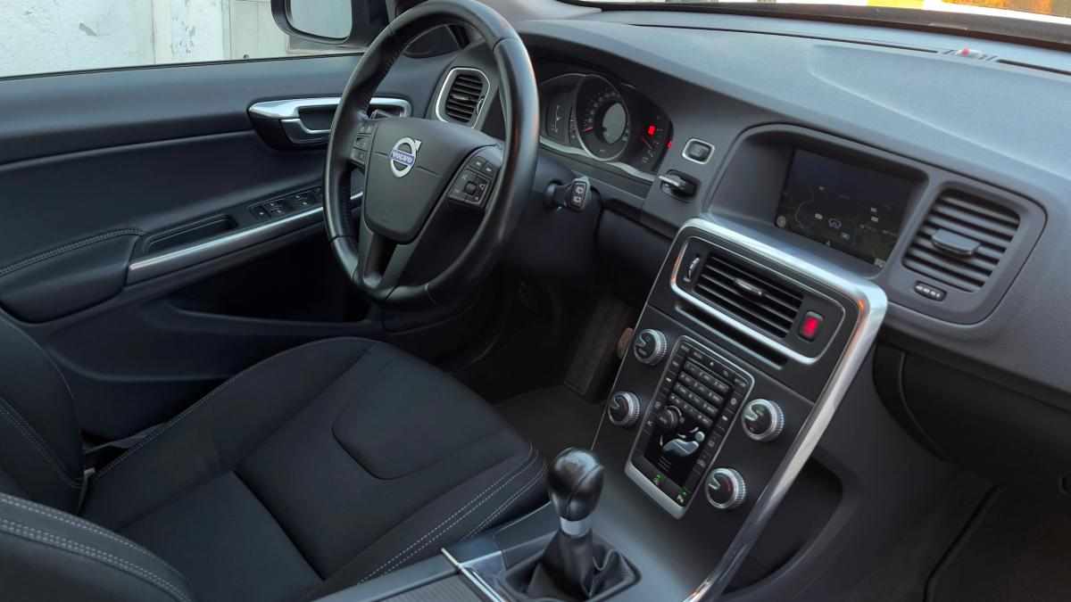 volvo-v60-d2-1-6-2015-diesel-1560cc
