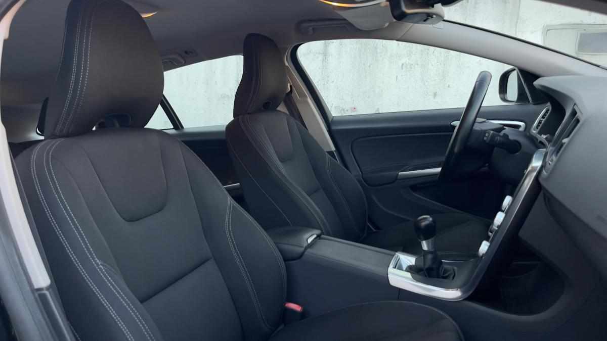 volvo-v60-d2-1-6-2015-diesel-1560cc