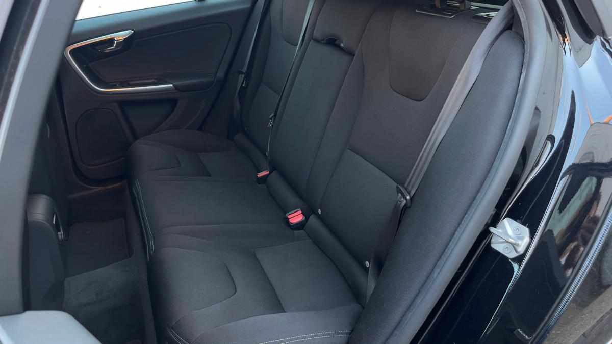 volvo-v60-d2-1-6-2015-diesel-1560cc