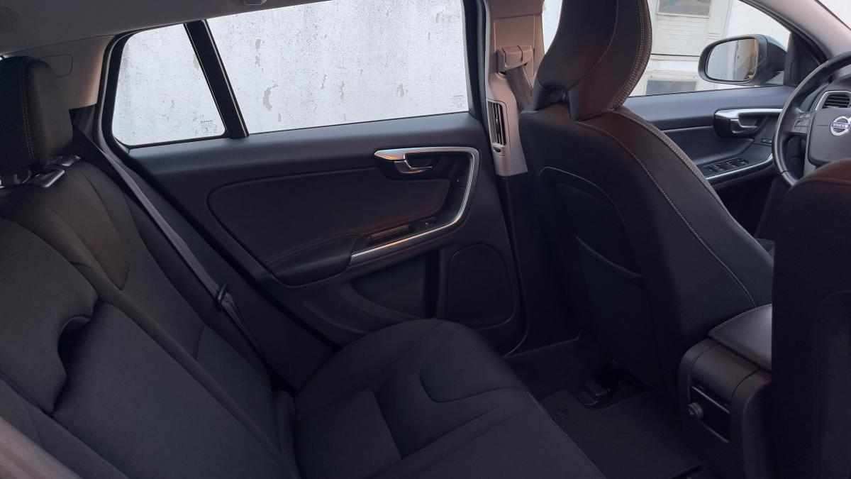 volvo-v60-d2-1-6-2015-diesel-1560cc