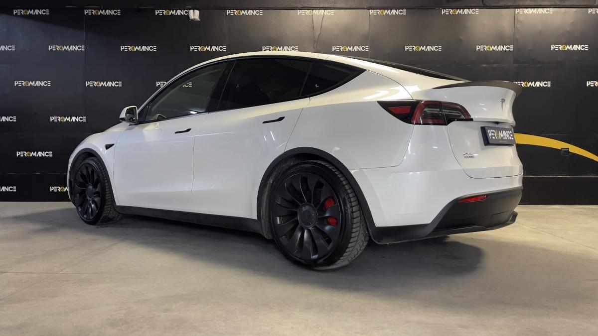 tesla-model-y-performance-2023-eletrico