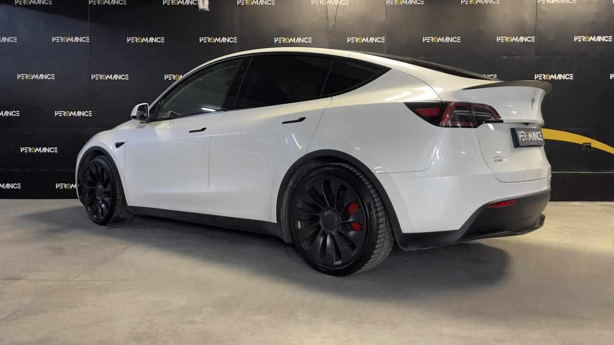 tesla-model-y-performance-2023-eletrico