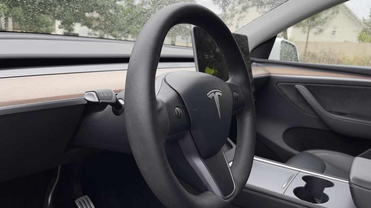 tesla-model-y-performance-2023-eletrico
