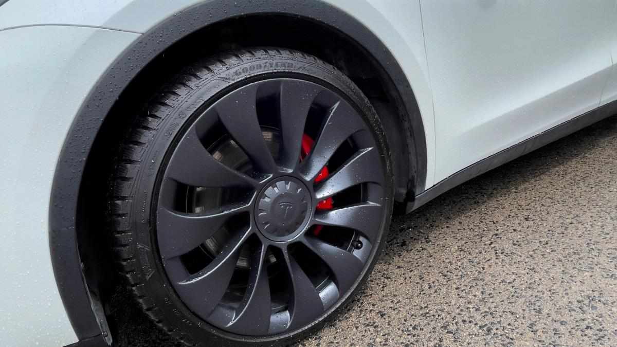 tesla-model-y-performance-2023-eletrico