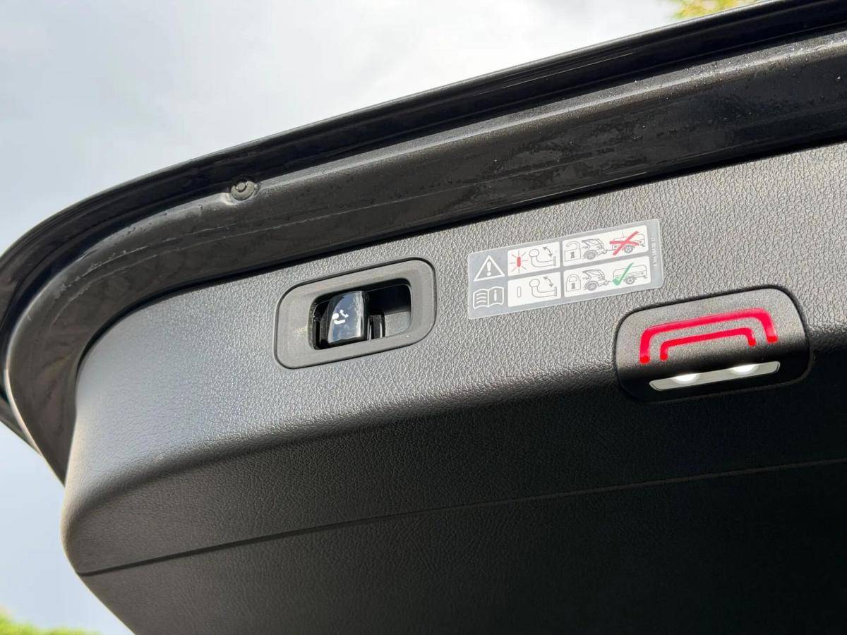 mercedes-benz-classe-c-300-e-2023-hibrido-a-gasolina-1999cc